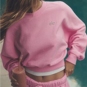 💖NWT Alo Accolade cropped sweatshirt sweet pink 💖